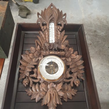 Barometer houtsnijwerk
