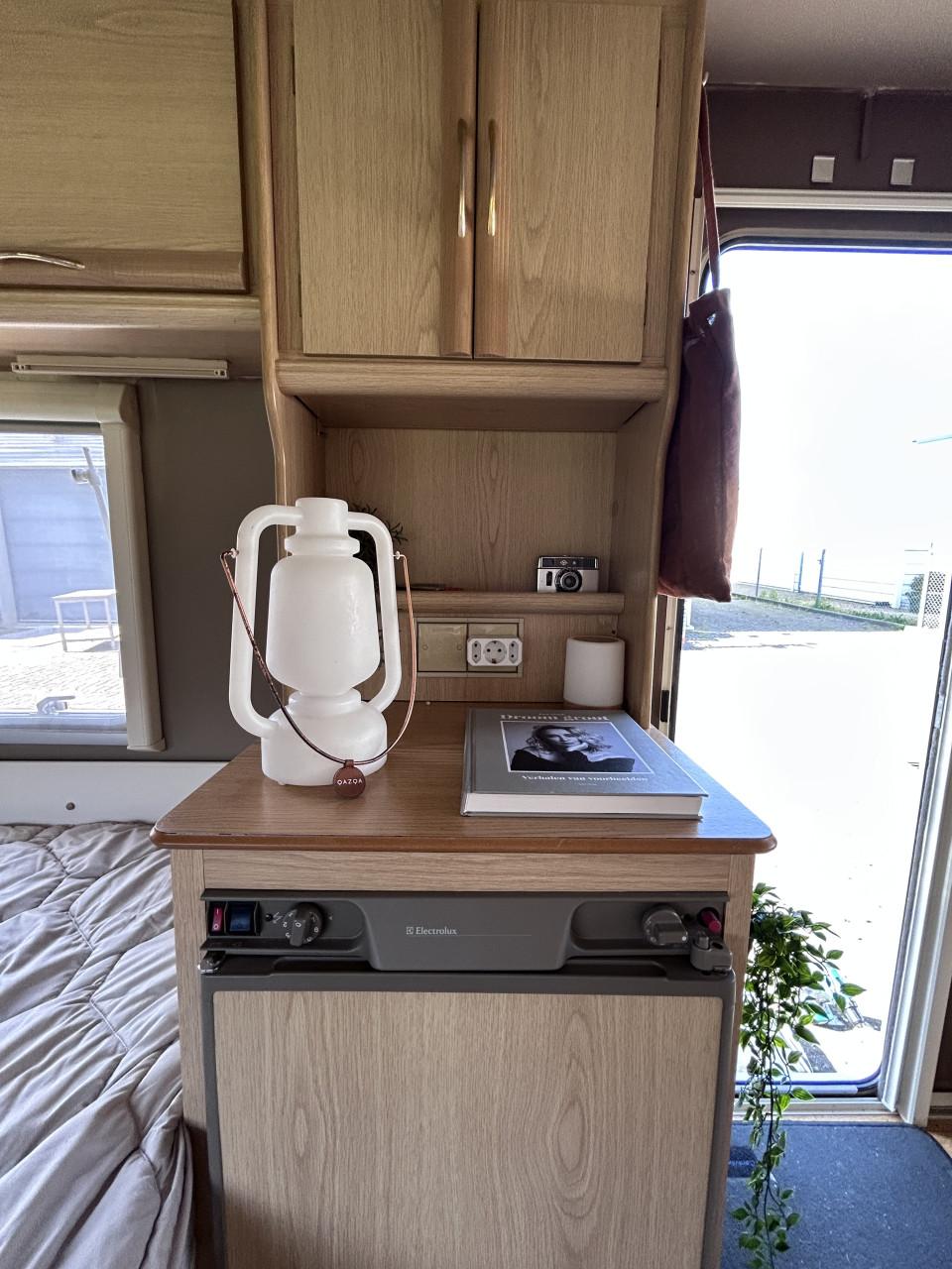 Frisse caravan SPRITE EK390 compleet met voortent en luifel