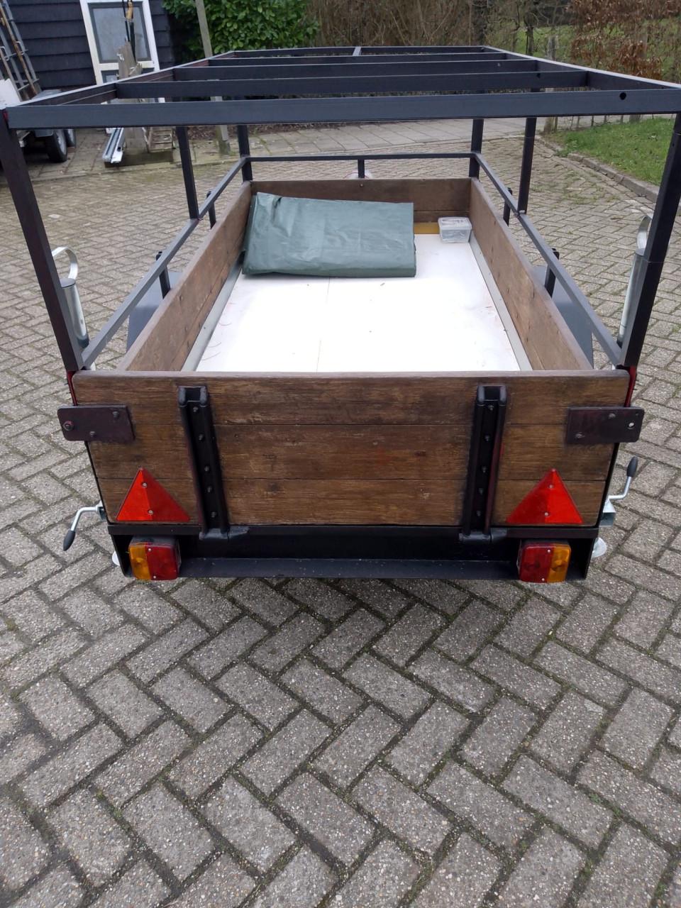 Nette aanhanger met frame - klaar voor gebruik!
