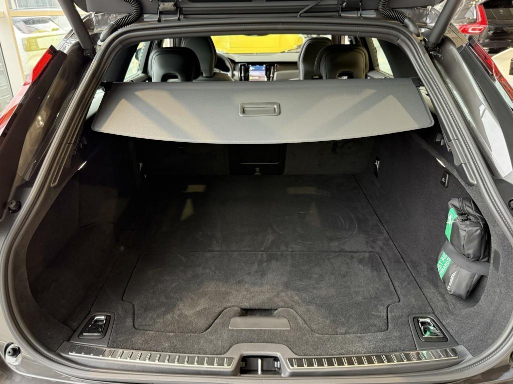 Volvo V90 t6 398pk recharge ultra dark| full options !newprijs €82.635,-