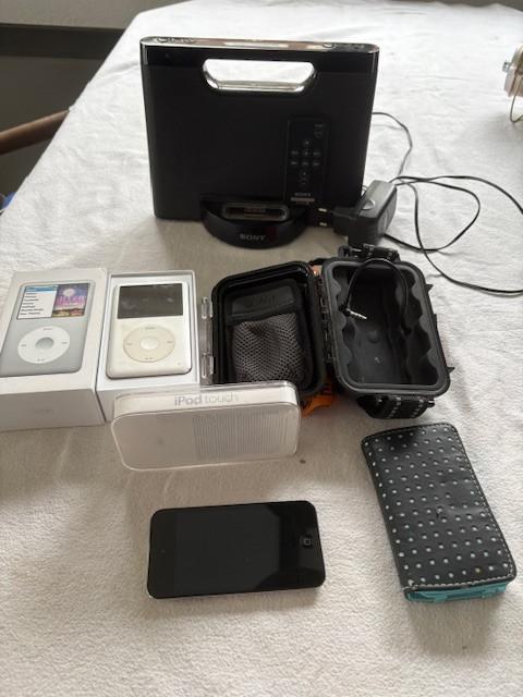 Sony MP 3 docking station met veiligheidsbox en 1pod touch  GERESERVEERD