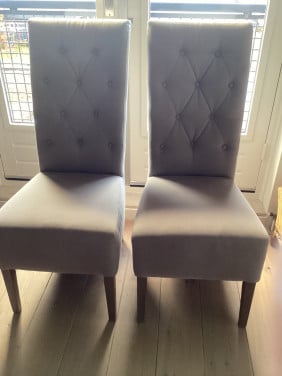 2 eetkamerstoelen