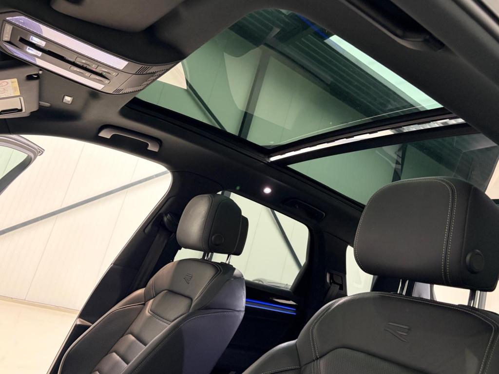 Volkswagen Touareg r 3.0 tsi ehybrid 462pk | luchtvering | pano | trekhaak
