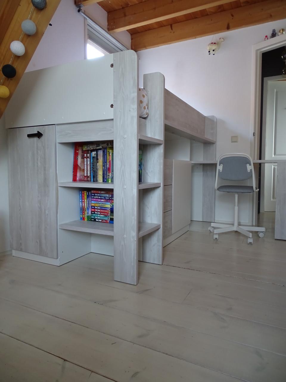 Halfhoogslaper Yolo wit/grijs eiken met bureau & kast, incl. matras