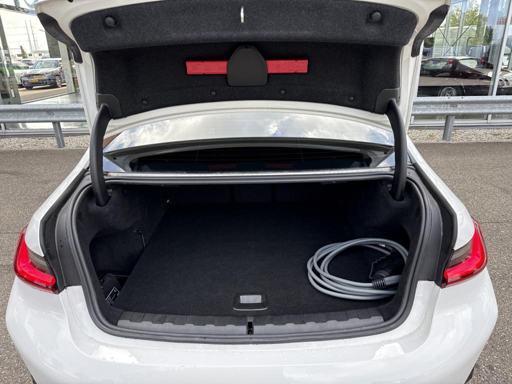 BMW 3-serie 320e m-sport | facelift | widescreen | navi | carplay | led