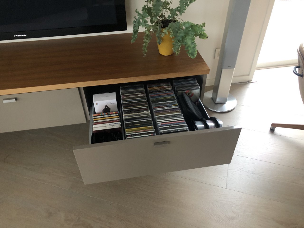 Te koop TVkast van Interstar