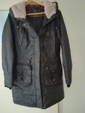 2   Mooie nette WINTERJASSEN. maat 40  ALS NIEUW.  SAMEN  10 EURO