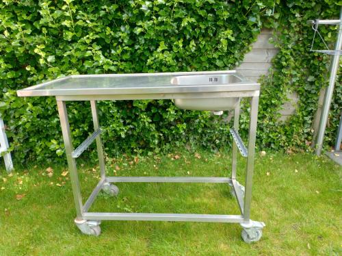 RVS aanrechtblad op onderstel, ideaal voor buiten/buitenkeuken!