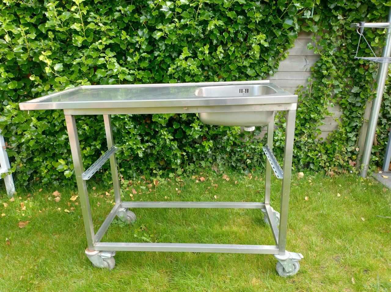 RVS aanrechtblad op onderstel, ideaal voor buiten/buitenkeuken!