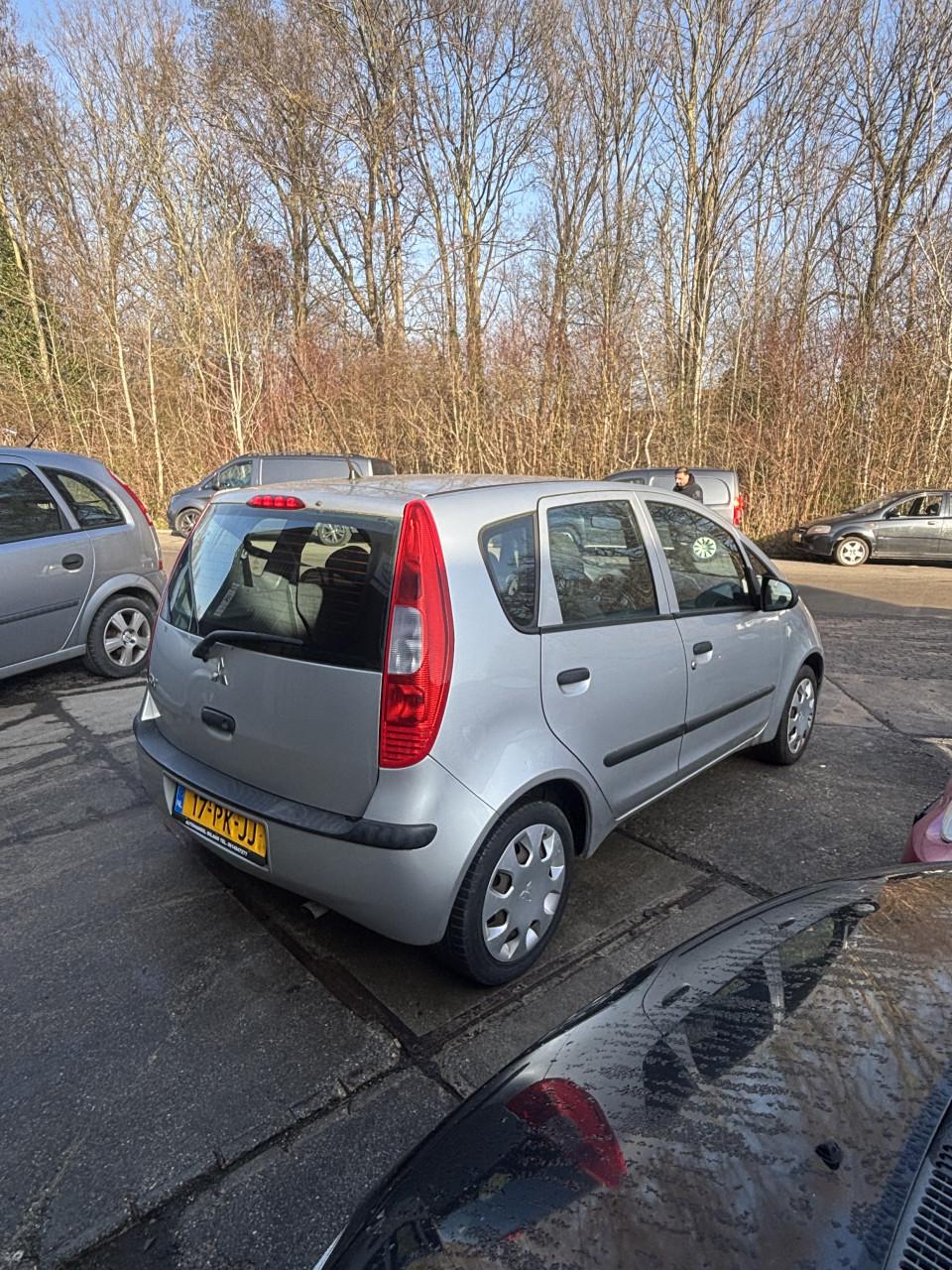 Mitsubishi colt met een jaar apk!