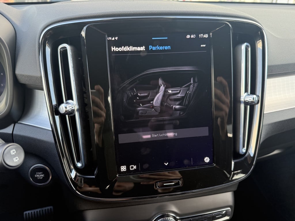Volvo XC40 b4 197pk aut7| plus dark| adap.cruise| trekhaak| camera| elek.st
