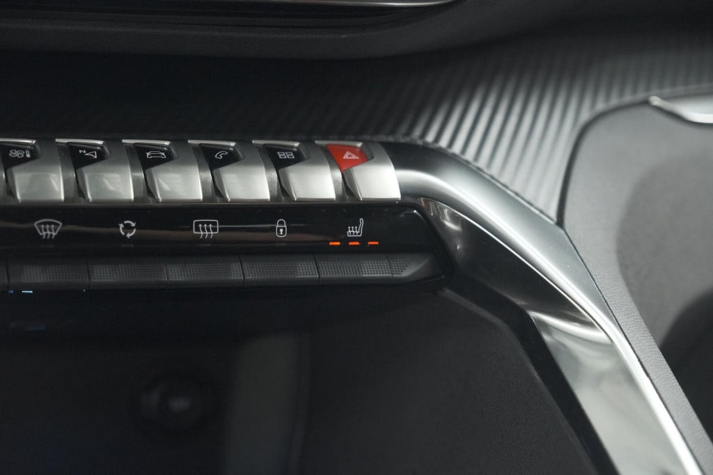 Peugeot 5008 puretech 130 eat8 active pack business | 7 zitplaatsen | camer
