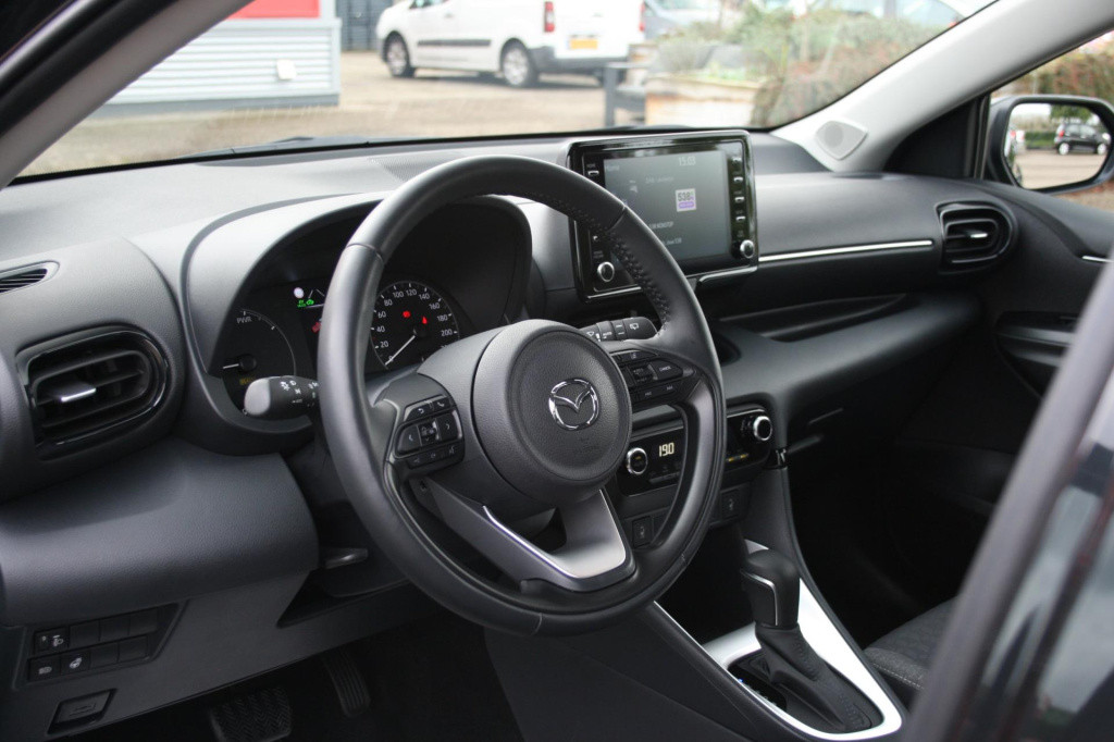 Mazda 2 Hybrid 1.5 centre-line