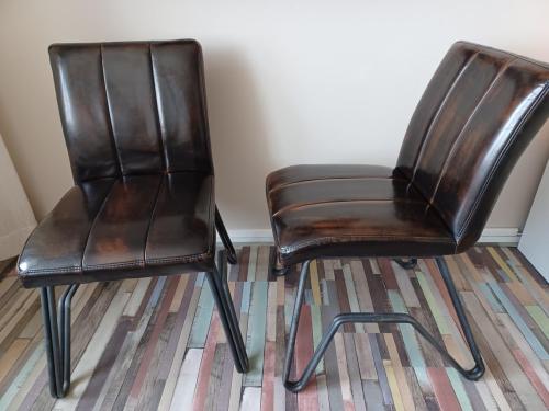 T.k.a. 2 Leren Vintage Eetkamerstoelen