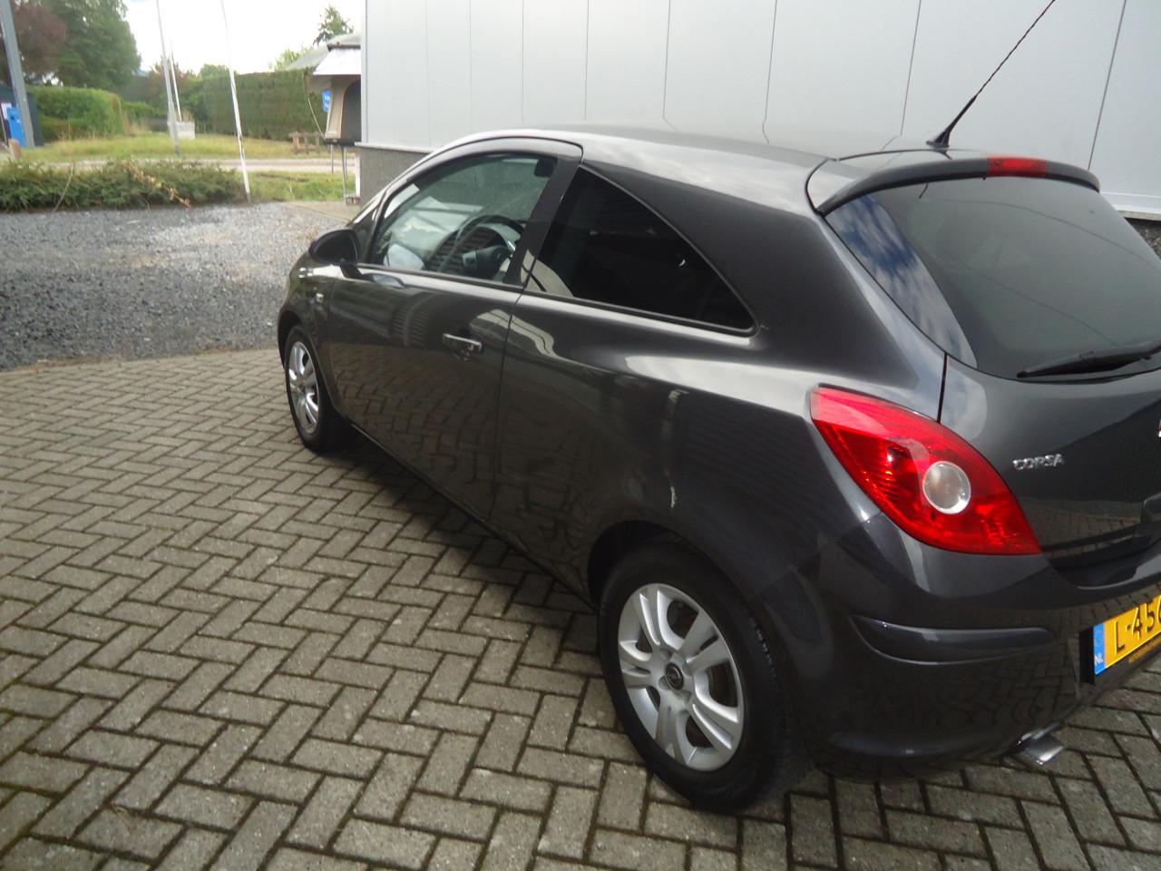 OPEL CORSA 12-16V 3DRS SELECTION