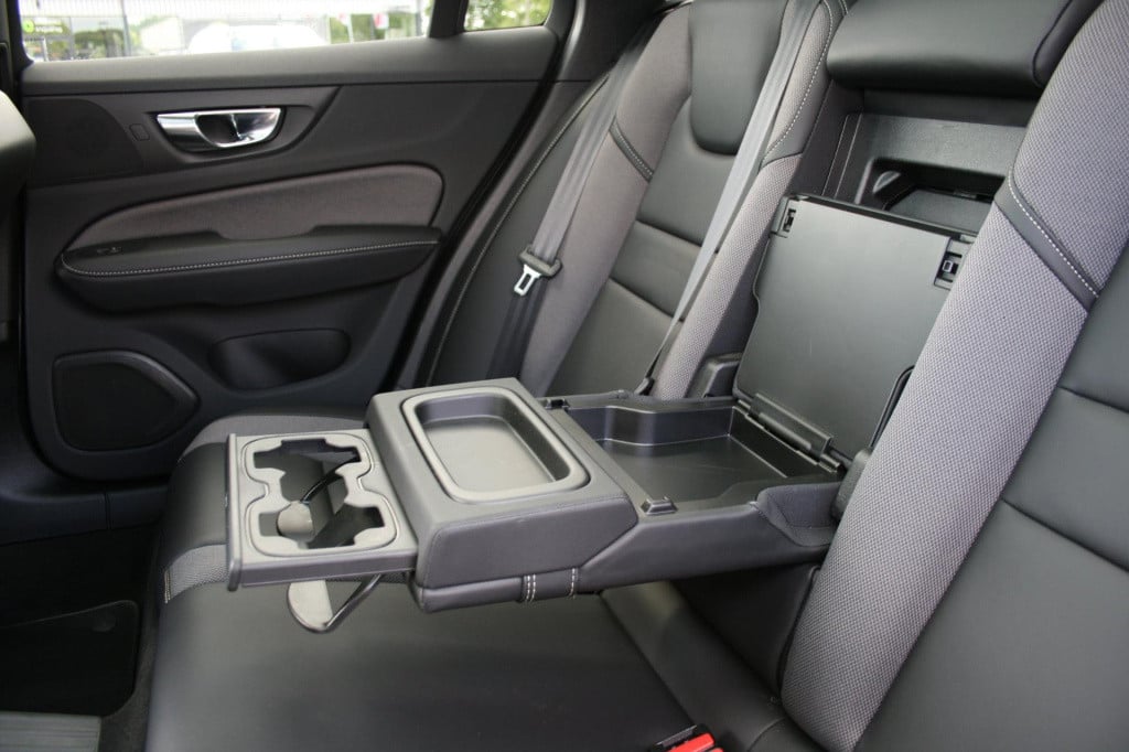 Volvo V60 2.0 t6 recharge awd r-design