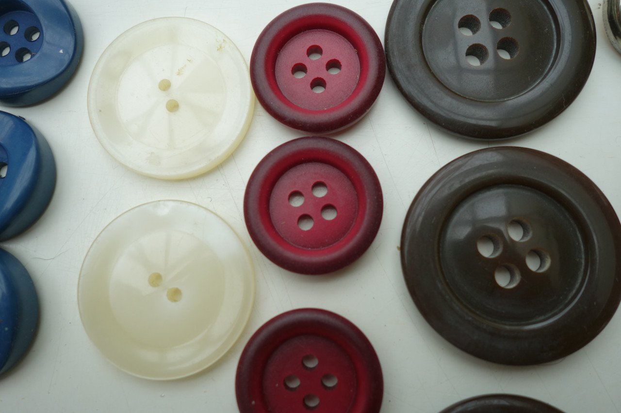 Assortiment van 42 grote vintage knopen  originele vintage knopen