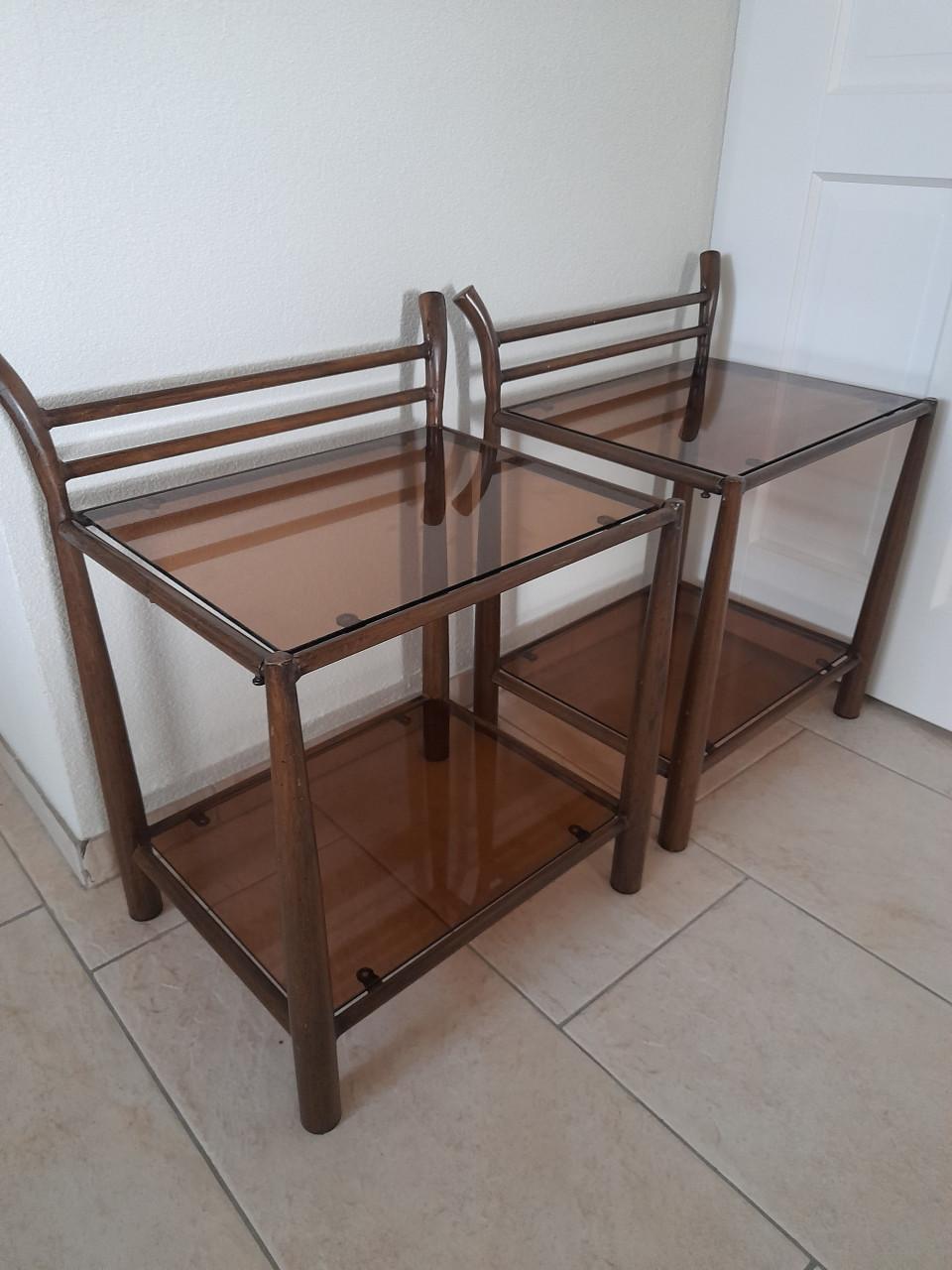 Leuk Metalen bed 140 x 200 (eventueel met nachtkastjes ) in goede staat)