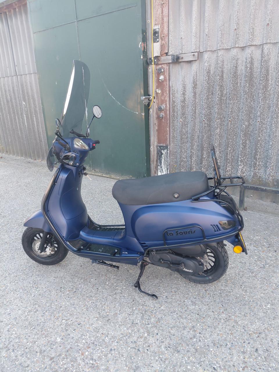 Nette La Souris scooter