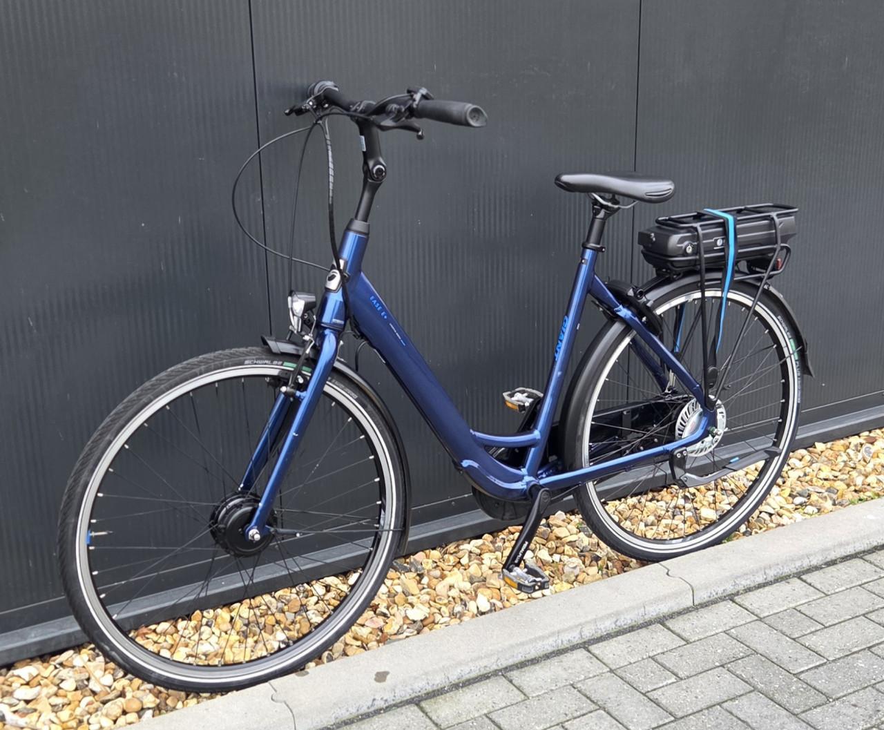 Sportieve Giant Ease-E+ 2  400Wh met lage instap 56cm