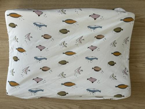 Witte waskussenhoes Meyco met visjes hoes voor verschoningskussen