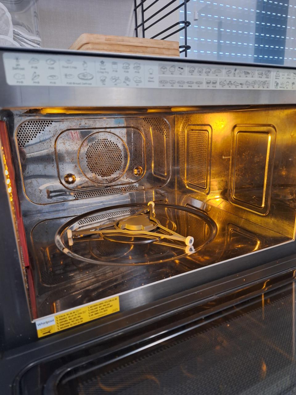 Combi oven-grill-magnetron