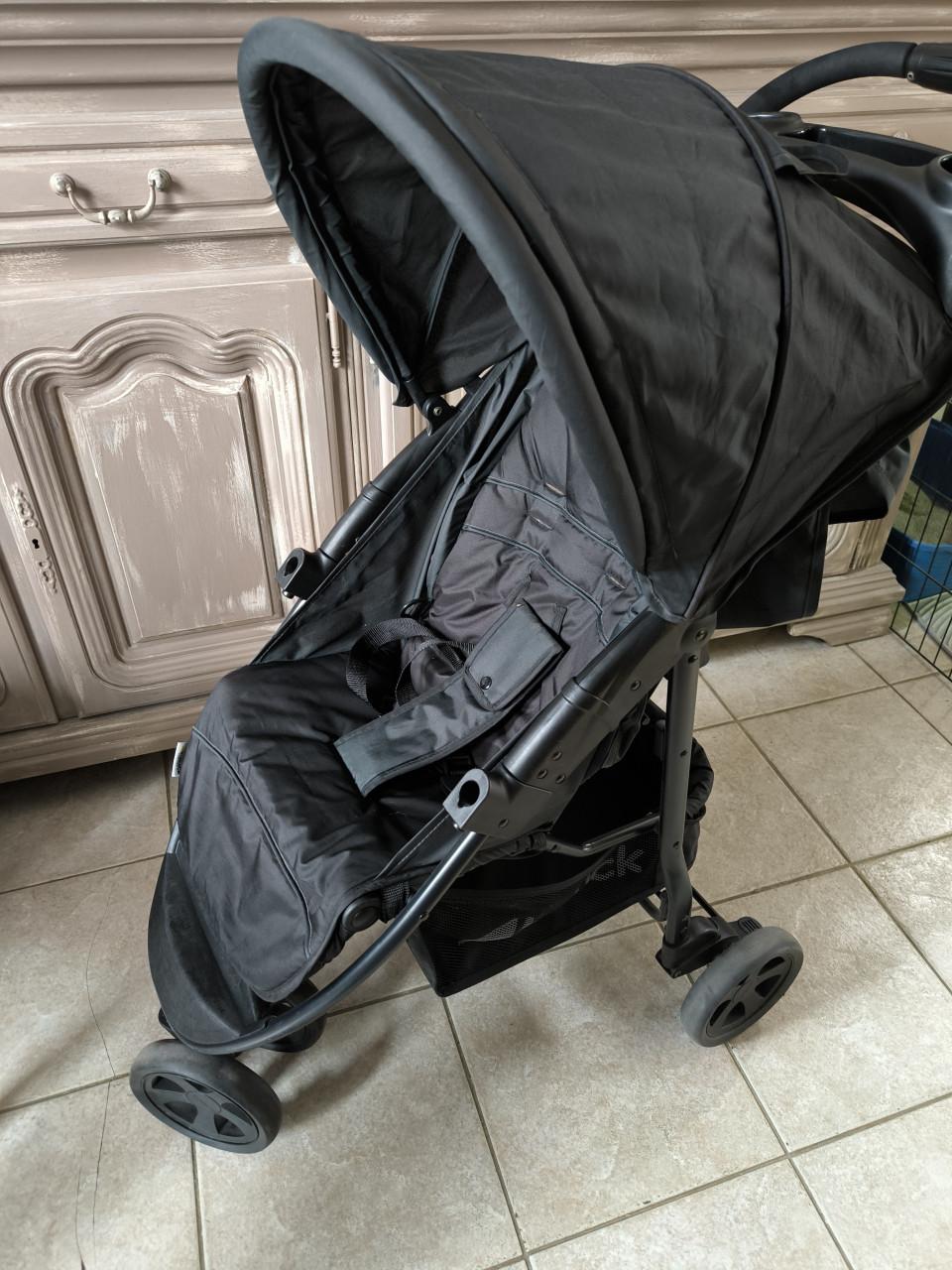 Buggy verstelbaar Hauck met voetenzakje enregenhoes.