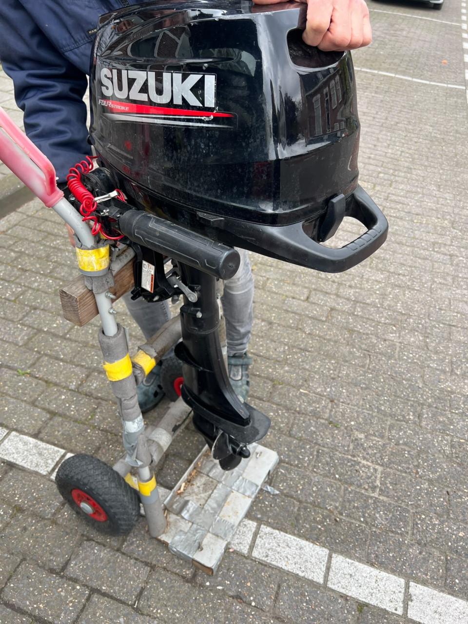 Zodiac 3,10 met suzuki 6pk 4 takt motor