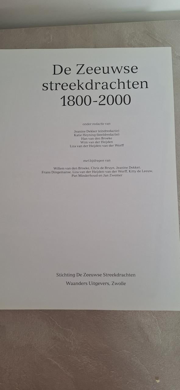 De zeeuwse streekdrachten 1800-2000
