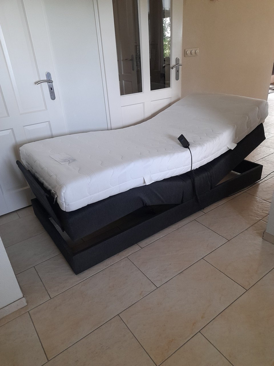 Elektrisch verstelbare Boxspring 90 x 200 (in goede  nette staat )