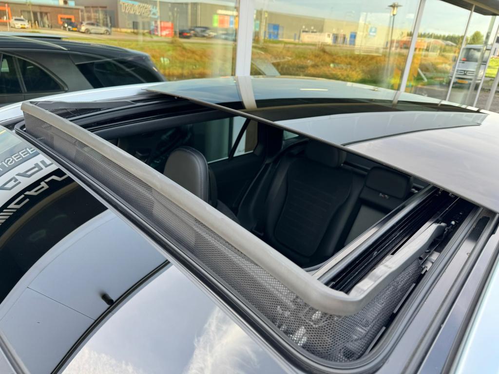 Mercedes-Benz Glc 300e 4matic amg line advanced plus automaat ,panoramaschu