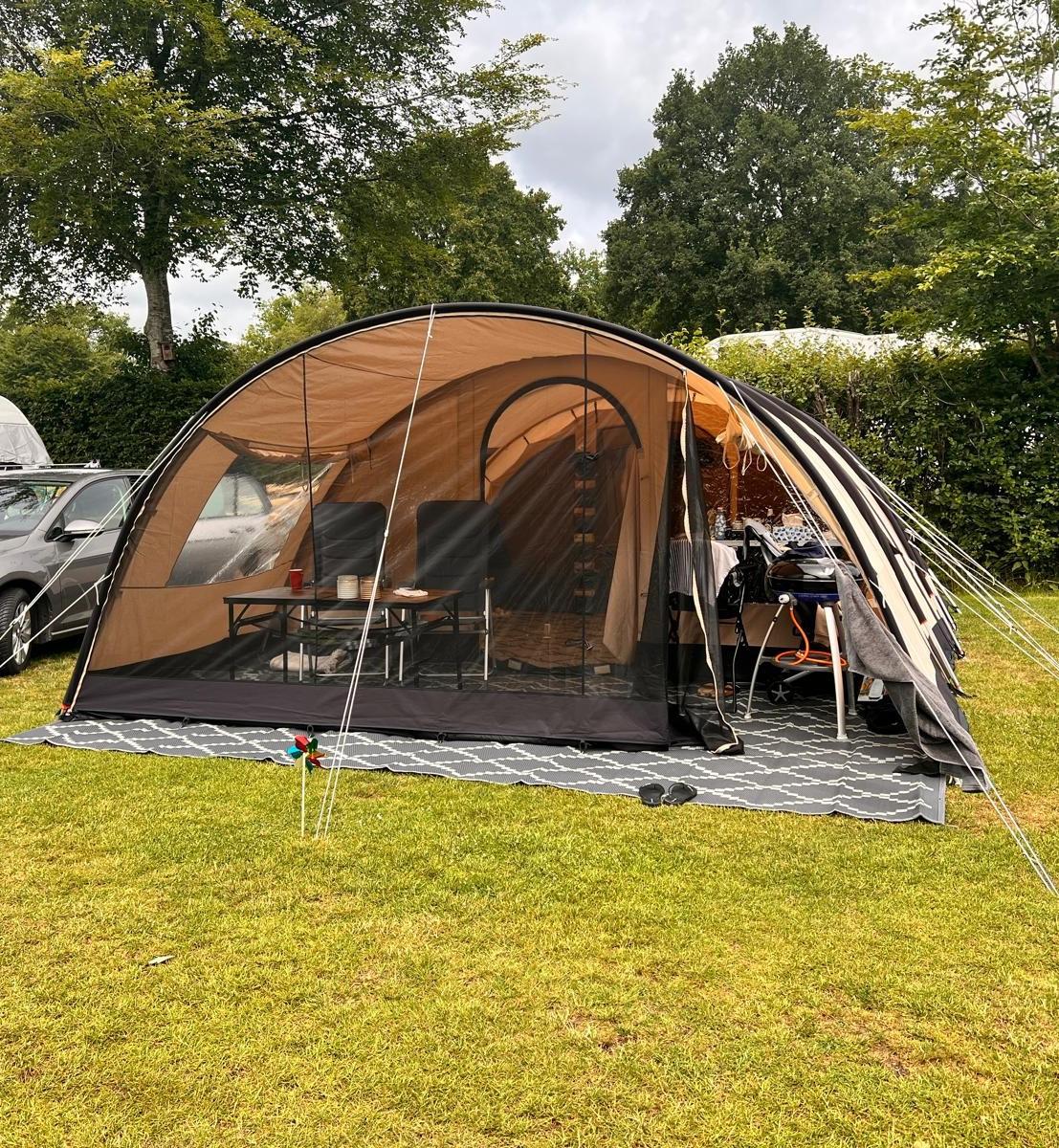 Mooie ruime tent incl. bagagewagen