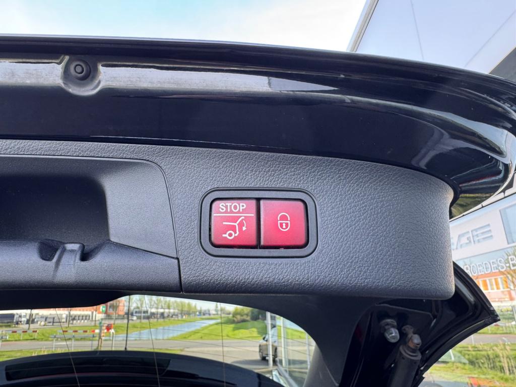 Mercedes-Benz Gla-klasse 200 amg line automaat , wegklapbare trekhaak , ach