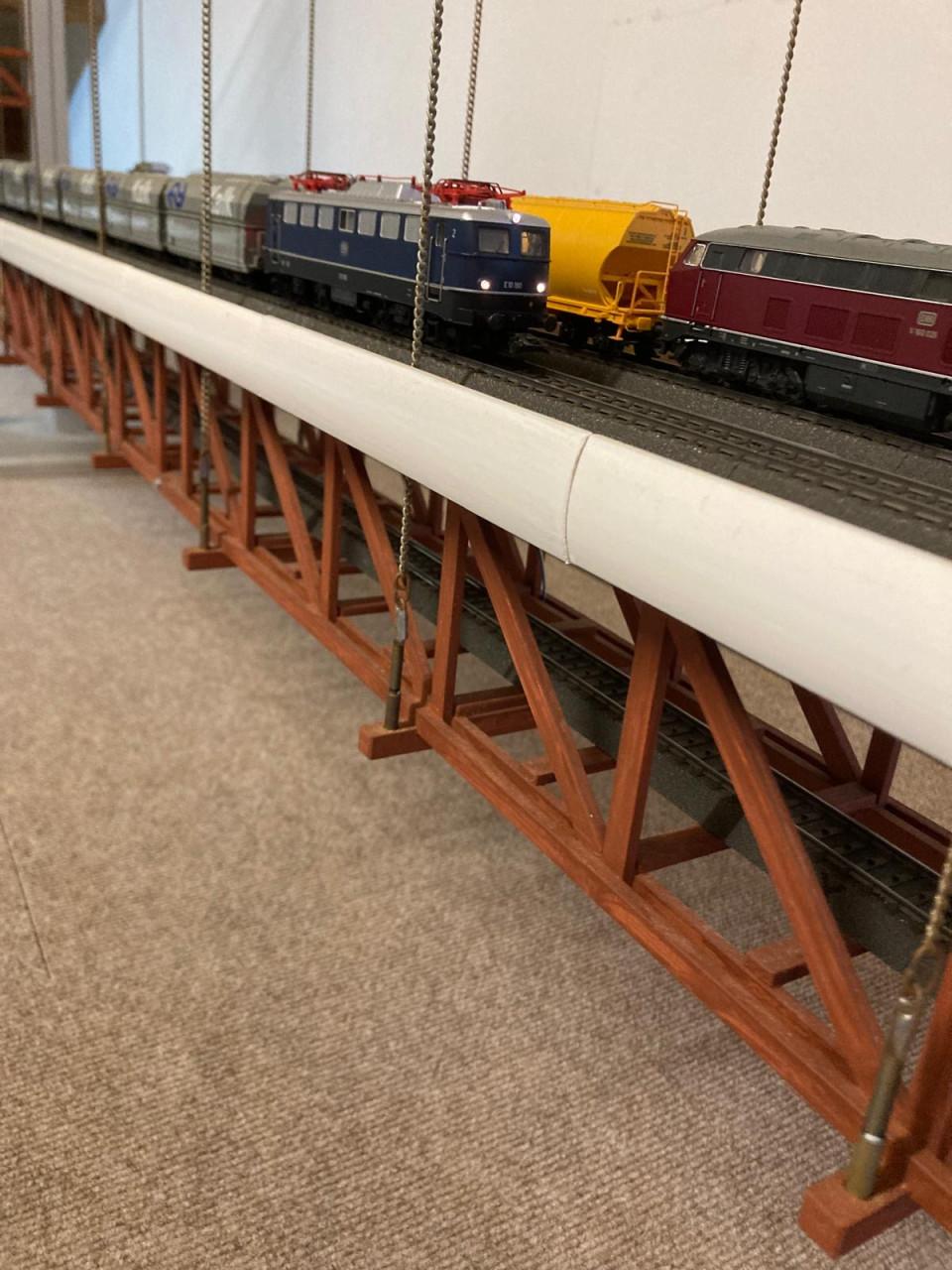 Hangbrug modelspoorbaan H0