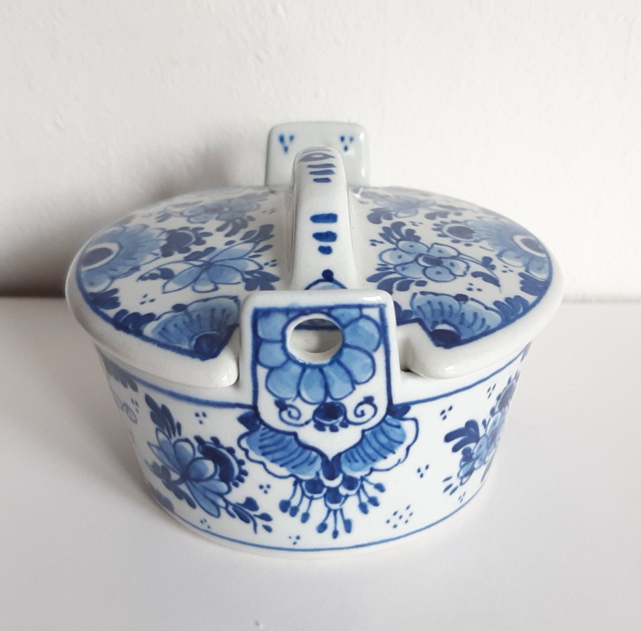 Royal Delft de Koninklijke Porceleyne Fles kleine boterpot, handbeschilderd