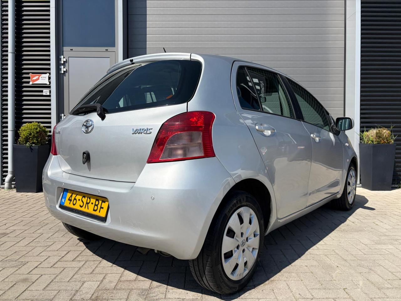 Toyota Yaris 1.3 Automaat - Afgeleverd met nieuwe APK en afleverbeurt