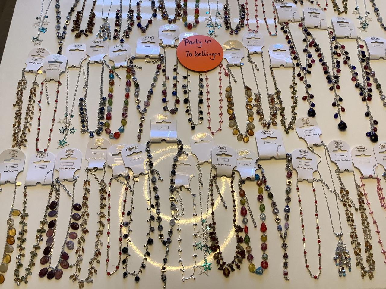 Partij mooie MKM Design kettingen.   (Partij 47)