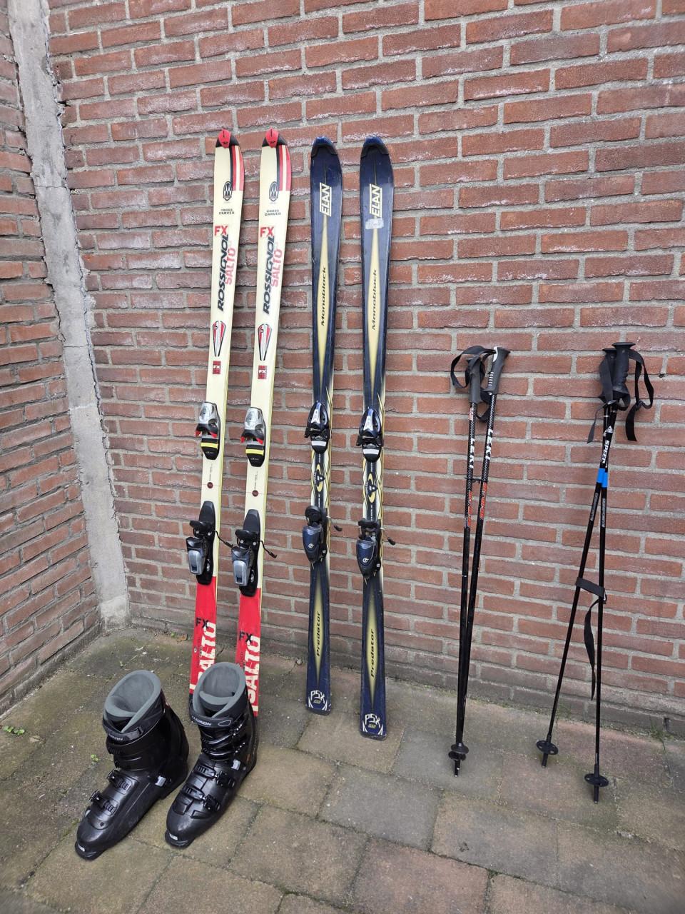 2 paar ski's en 1 paar skischoenen