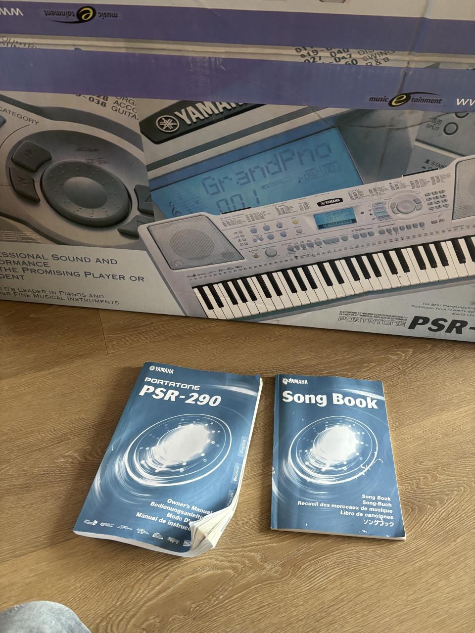Yamaha PSR290 Keyboard 2/3x gebruikt compleet met toebehoren