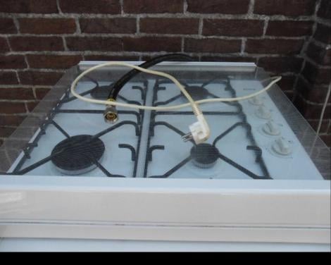 Bosch vrijstaand gas Kookplaat met gasslang en vonkontsteking en afdekplaat