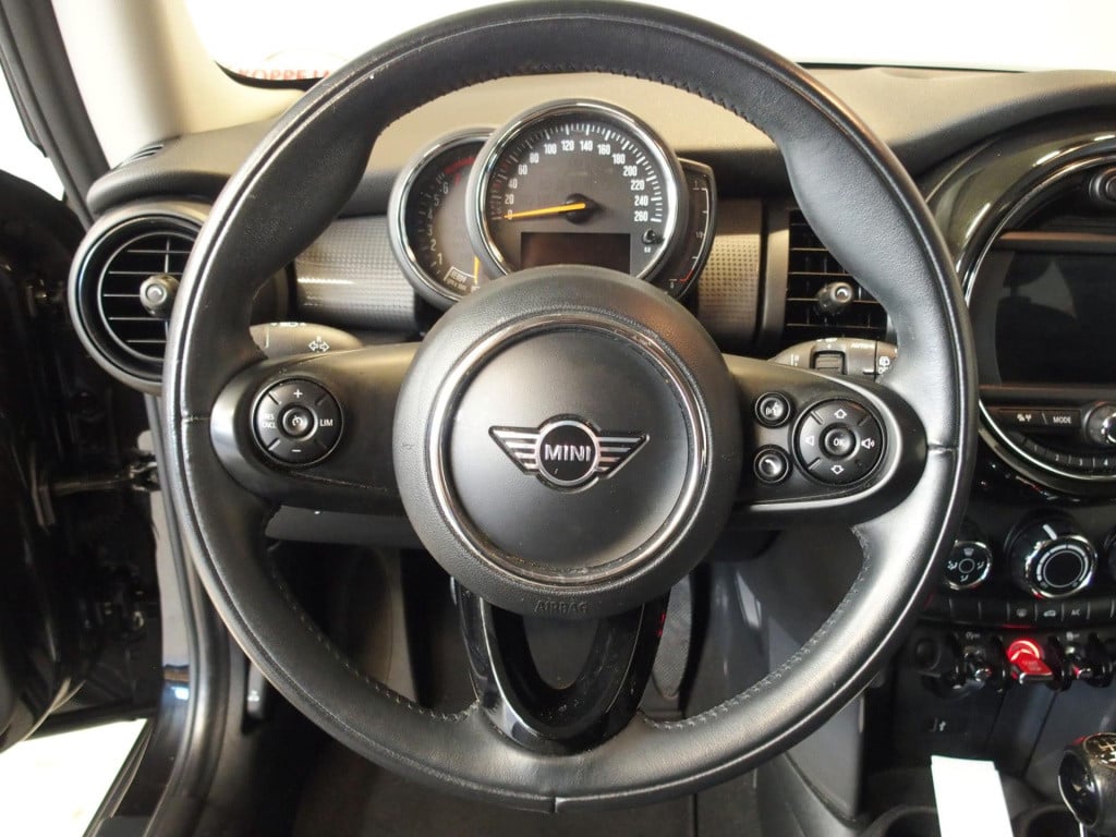 Mini Cooper 1.5 nl auto, carplay, cruise controle, parkeer sensoren