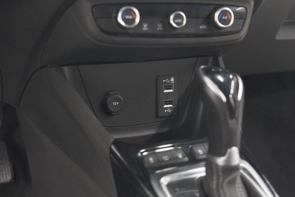 Opel Crossland X turbo 130 at6 elegance | camera | parkeersensoren | naviga