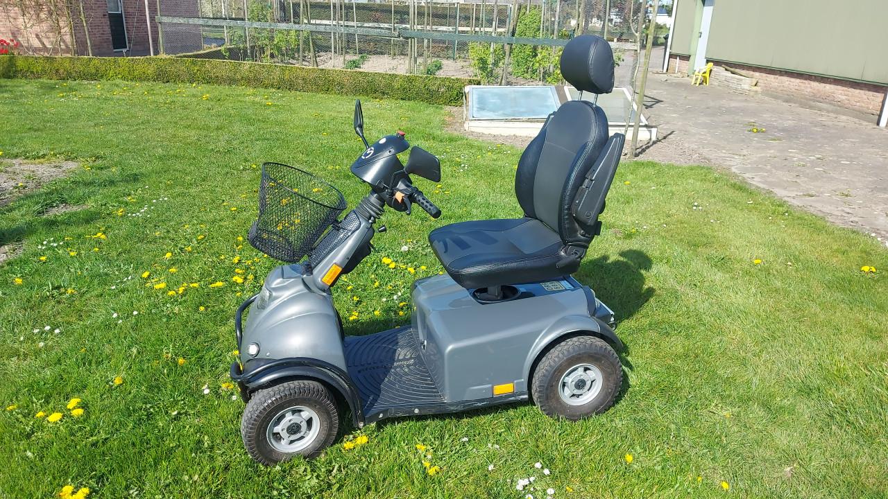 Scootmobiel 10 jaar oud mooi maar toch wat onderhoud nodig