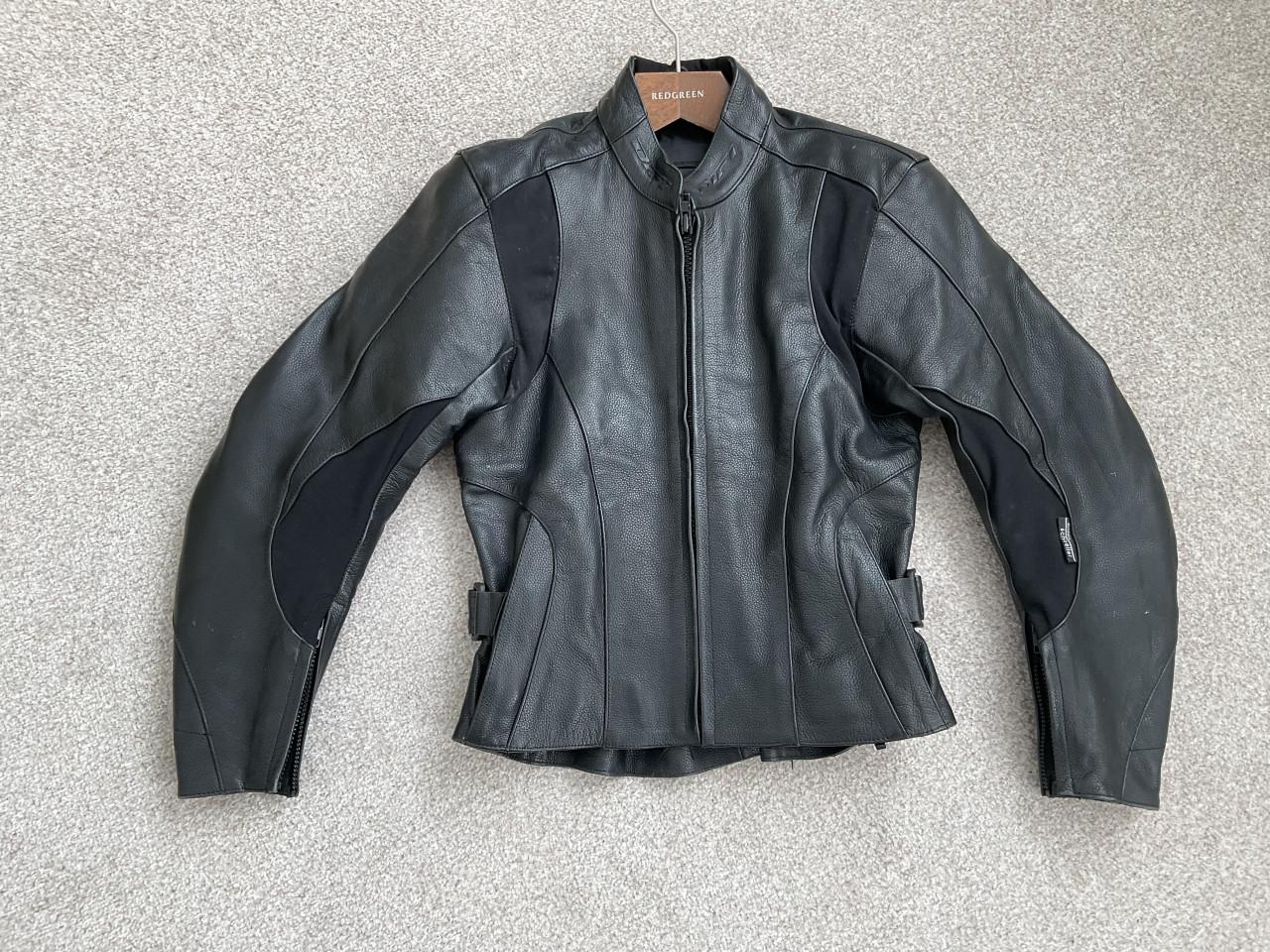 Te koop: mooi leren dames motorjack