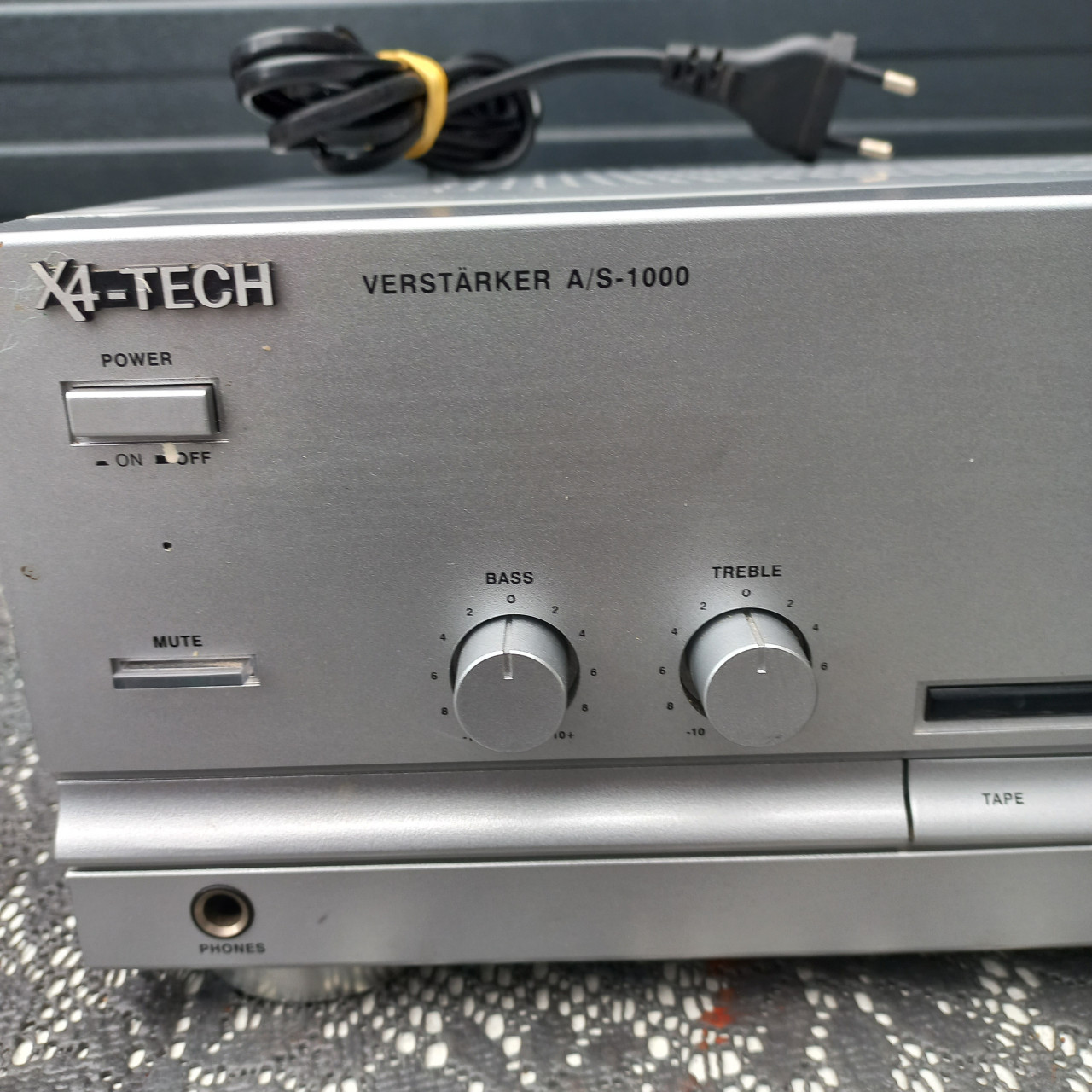 X4-Tech A 1000 -versterker Zilver.