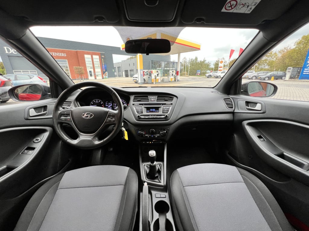 Hyundai I 20 1.2 hp i-motion premium | stuur/stoelverw. | radio | airco