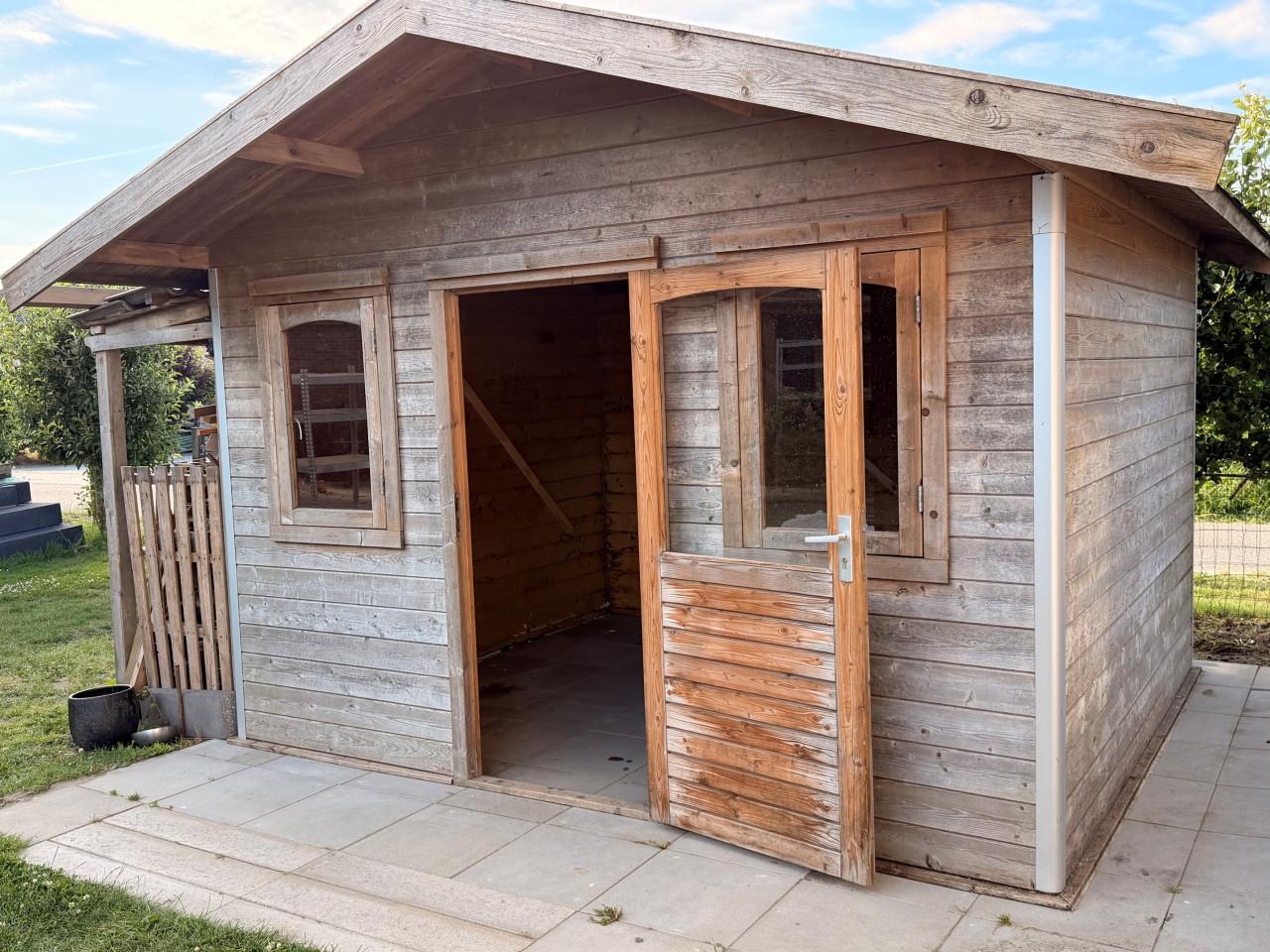 Mooi en stevig houten tuinhuis