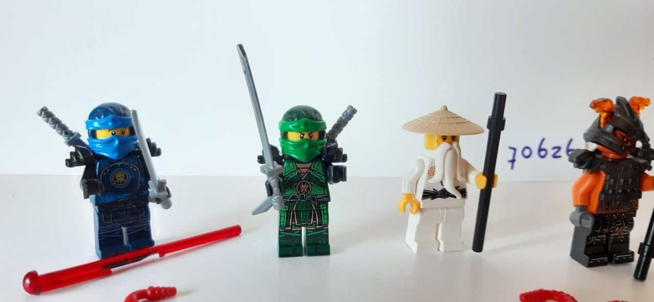 LEGO Ninjago 70626: De Komst van de Iron Doom