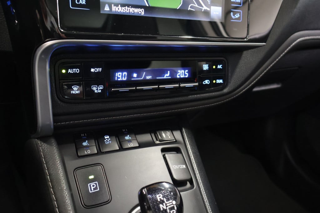 Toyota Auris touring sports 1.8 hybrid lease pro