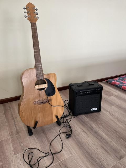 Gitaar met versterker